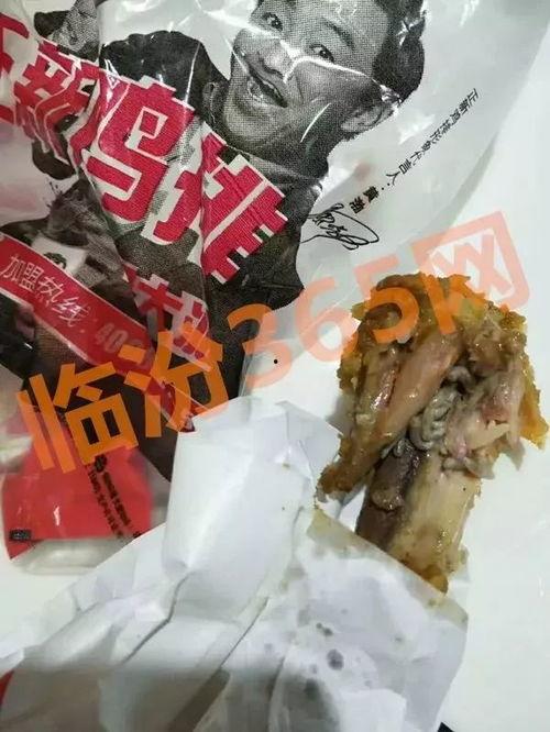 网友爆料某鸡排店的视频,这家鸡排店竟如此操作，食品安全引担忧！