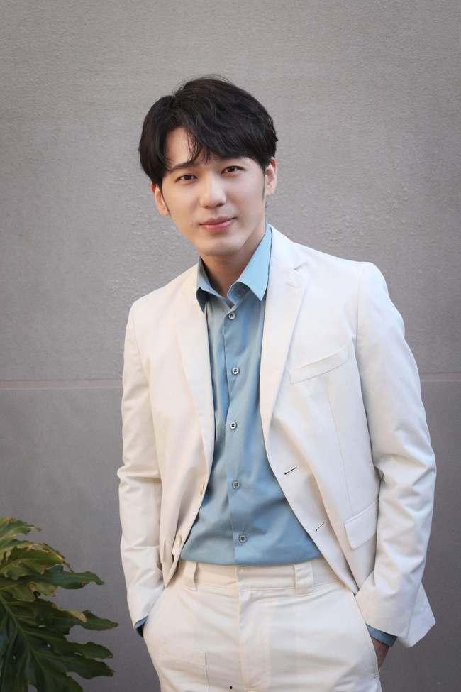 王大锤爆料易烊千玺视频,揭秘明星幕后生活瞬间